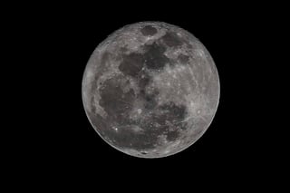 La noche del 19 de febrero se engalanará con la superluna llena, pues el satélite natural de la Tierra se encontrará en perigeo, es decir, a menor distancia con respecto al “planeta azul”. (ARCHIVO)