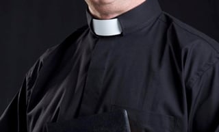 Investiga a 100 sacerdotes católicos por presuntos abusos sexuales cometidos en las últimas décadas. (ARCHIVO)