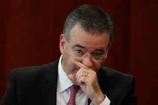 Alejandro Díaz de León, gobernador del Banco de México mantiene sin cambios los tipos de interés. (ARCHIVO)
