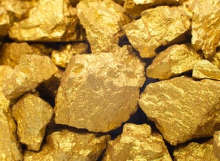 El oro está viviendo por ahora una pequeña 'fiebre' que desde octubre ha generado que el metal retome fuerza tras meses de fuertes desplomes. (ARCHIVO)