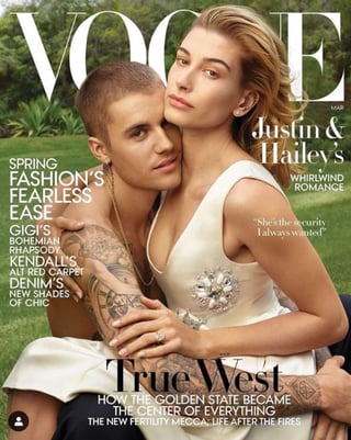 Los recién casados aparecen en la portada de la revista. (ESPECIAL)