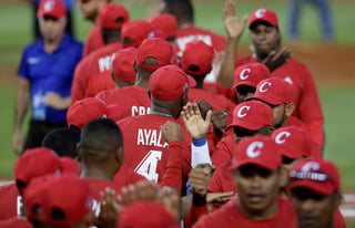 El puertorriqueño Roberto Alomar, miembro del Salón de la Fama del beisbol, espera que más cubanos puedan jugar en la 'Gran Carpa'.