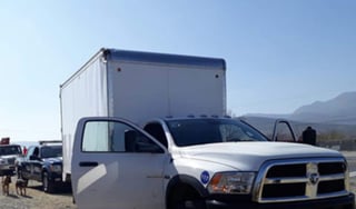 Agentes federales detectaron un camión Dodge Ram, color blanco, cuyo conductor cometió una infracción de tránsito, motivo por el cual se le detuvo.