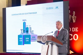 El presidente López Obrador dijo que la situación de la CFE es como la de Pemex, que ahora sólo genera la mitad de lo que consume. (NOTIMEX) 