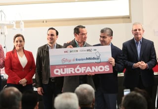 Salud. El gobernador Miguel Riquelme Solís, entregó equipo médico con valor de 35 millones de pesos al Hospital General de Saltillo.