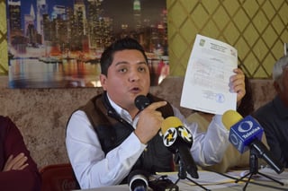 Defensa. El exsecretario del Ayuntamiento ofreció una rueda de prensa y se defendió. (EL SIGLO DE TORREÓN/MARY VÁZQUEZ)