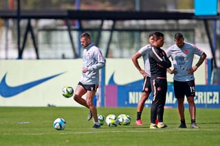 El futbolista buscará recuperar el nivel físico y ponerse a las órdenes de Miguel Herrera lo antes posible. (Jam Media)