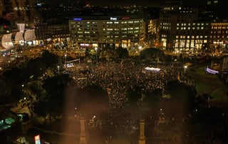 Manifestación. Asistentes se manifestaron contra el juicio por el 1-O en el Tribunal Supremo ayer en Barcelona. (EFE)
