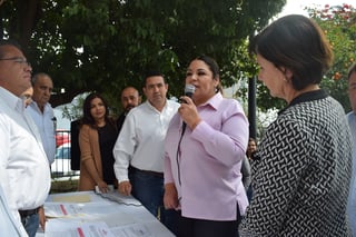 Anavel Fernández Martínez acudió al PRI para formalizar su registro como precandidata a la presidencia municipal de Gómez Palacio. (EL SIGLO DE TORREÓN)