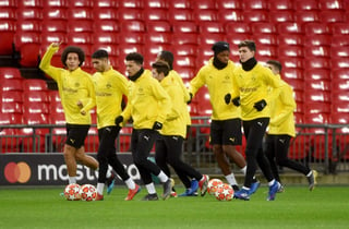 Los jugadores del Borussia Dortmund participaban en una sesión de entrenamiento
ayer en Londres, antes de enfrentar al Tottenham Hotspur.