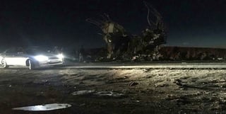 Saldo. Al menos 27 personas murieron ayer y otras 13 resultaron heridas en un atentado suicida contra un autobús en el que viajaban miembros de la Guardia Revolucionaria de Irán. (EFE)