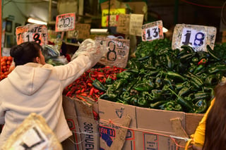 Tras el incremento de más de 100 por ciento en el precio del chile, hoy muestra un desplome, según el SNIIM. (ARCHIVO) 