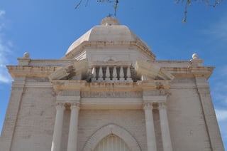 El mausoleo donde descansaban los restos de uno de los fundadores de Torreón ha sido profanado en distintas ocasiones. (EL SIGLO DE TORREÓN) 