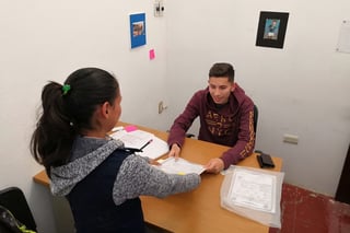 Por primera vez, estudiantes de Madero podrán tramitar una credencial de descuentos en algunos comercios. (EL SIGLO DE TORREÓN)