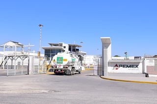 Retraso en la llegada de combustible genera que la terminal de Pemex en la región no surta en su totalidad a gasolineras.