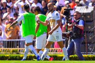 El futbolista paraguayo Carlos González marcó el único gol del duelo con un remate de cabeza que dio la victoria a Pumas. (Jam Media)