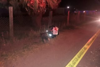 Veloz conductor arrolla a hombre en la carretera Gómez Palacio - Tlahualilo, el hoy fallecido caminaba por la orilla de la carretera en estado de ebriedad. (EL SIGLO DE TORREÓN) 
