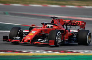 Sebastian Vettel le dio 166 vueltas al circuito Barcelona-Cataluña, en el primer día de ensayos de la F1.
