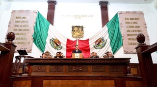 En sesión solemne, el Congreso de Coahuila conmemoró el Día del Ejército para rendir homenaje a Venustiano Carranza. 