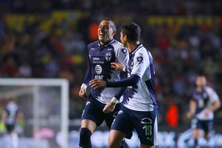 Rogelio Funes Mori (i), del Monterrey, en festejo después de anotar el primer gol de su equipo durante el juego de la Jornada 7 en la Liga MX.