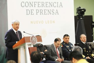 En rueda de prensa en el Campo Militar 7 de Apodaca, Nuevo León, López Obrador dijo que la Guardia Nacional podría ser el equivalente a los casos azules. (NOTIMEX) 

