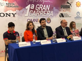 Del paso de las Chivas en el certamen, Amaury Vergara (c) se mostró satisfecho, sobre todo luego de golear 3-0 al Atlas en el 'Clásico Tapatío'. (Especial)