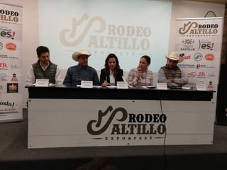 Manolo Jiménez Flores y Armando Aguirre Figueroa miembros del comité organizador, indicaron que este concepto que se maneja es único a nivel nacional dentro del rodeo de ganadería. (EL SIGLO DE TORREÓN)