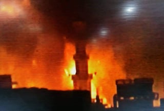 Fuentes de los bomberos que cita el diario Dhaka Tribune temen que aumente el número de muertos en el incendio que brotó en un edificio de tres plantas hacia las 10:35 de la noche hora local del miércoles. (ARCHIVO)