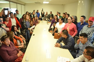 Loera López se reunió con alrededor de 40 trabajadores sindicalizados en el cuarto piso de la presidencia municipal. (FERNANDO COMPEÁN)