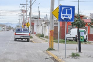 En Rincón La Merced, por el bulevar Fundadores y calles como Peltres, fueron tapizados de señalamientos viales. (FERNANDO COMPEÁN)