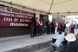 El senador por Coahuila, abrió su casa de gestoría en Torreón, al evento acudió el alcalde de Torreón y de Madero. (GUADALUPE MIRANDA)