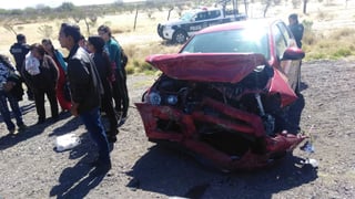 El accidente se registró esta mañana sobre la carretera Gómez Palacio-Durango. (EL SIGLO DE TORREÓN) 