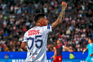 El atacante de Pachuca, Víctor Guzmán, marcó el segundo gol ante Chivas, club donde se formó en las escuadras inferiores. (Jam Media)