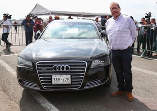 Un empresario quien se identificó como Enrique Herrera, compró el vehículo Audi A8 W12 usado por el expresidente Enrique Peña Nieto, por el precio de 1 millón 991 mil 300 pesos. (EL UNIVERSAL) 