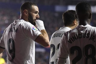Los goles del encuentro fueron obra del francés Karim Benzema y del galés Gareth Bale, ambos de penal para Real Madrid; por parte de Levante descontó Roger. (Especial)