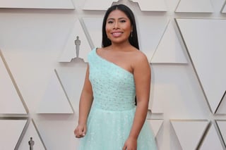 Yalitza Aparicio apareció en la alfombra roja de los premios Oscar con un vestido color menta. (ARCHIVO)
