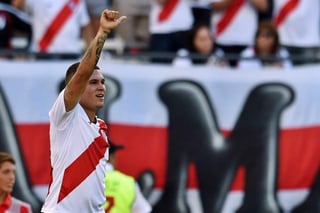 El colombiano Juan Fernando Quintero rescató el partido para River Plate ante San Martín de Tucumán. (Especial)