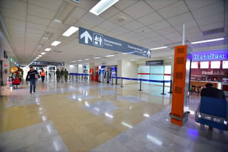 El Aeropuerto Internacional Francisco Sarabia registró el retraso de los dos principales vuelos. (ERNESTO RAMÍREZ)