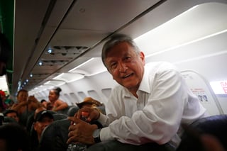 Diferencia. Los boletos de avión más caros que se han comprado para las giras del presidente López Obrador tuvieron un costo de alrededor de 20 mil pesos. (ARCHIVO)