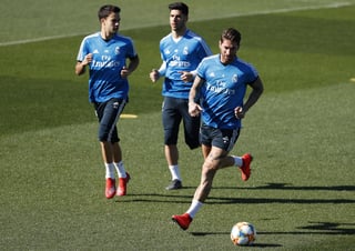 El defensa del Real Madrid Sergio Ramos durante el entrenamiento realizado ayer en la Ciudad Deportiva de Valdebebas.