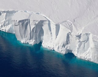 Riesgo. Aunque expertos de la NASA no precisaron cuándo se desprenderá el iceberg, alertaron que la preocupación más inmediata. (TWITTER)