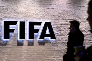 La FIFA informó que su comité de ética impuso un veto de por vida al árbitro Oden Charles Mbaga por aceptar sobornos.
