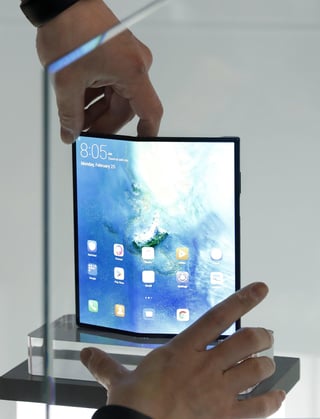 El nuevo celular de la marca china costará unos 49 mil pesos, mientas que el Galaxy Fold costará unos 37 mil pesos. (ARCHIVO)