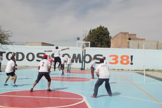 Las instalaciones del Centro Recreativo Magisterio de la sección 38 del SNTE, recibieron los partidos de voleibol en ambas ramas.
