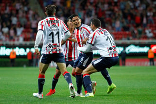 Los jugadores de Chivas celebran el segundo gol en la victoria del 'Rebaño' 2-1 sobre el Atlético San Luis.