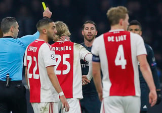 La UEFA explicó que la sanción de dos encuentros incluye un partido por acumulación de amonestaciones y otro por provocar 'claramente' la tarjeta amarilla. (Especial)