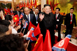 En la primera visita de un líder norcoreano a Vietnam en 55 años, Kim fue recibido con fanfarrias. (EFE)