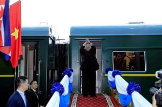 Kim Jong Un abordó el sábado su tren privado en la frontera de China con Vietnam para un viaje de más de 60 horas hasta casa. (EFE)