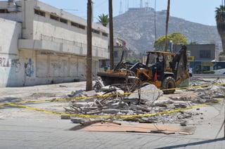 Sigue la polémica respecto al retiro de los locales comerciales de metal del Paseo Peatonal Cepeda-Valdez Carrillo en el centro de Torreón. (EL SIGLO DE TORREÓN)