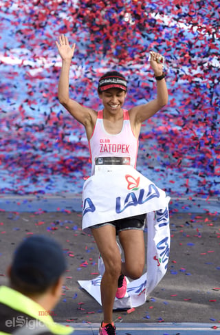 Berenice Rodríguez conquistó la rama femenil del Maratón Lala 2019. (JESÚS GALINDO) 